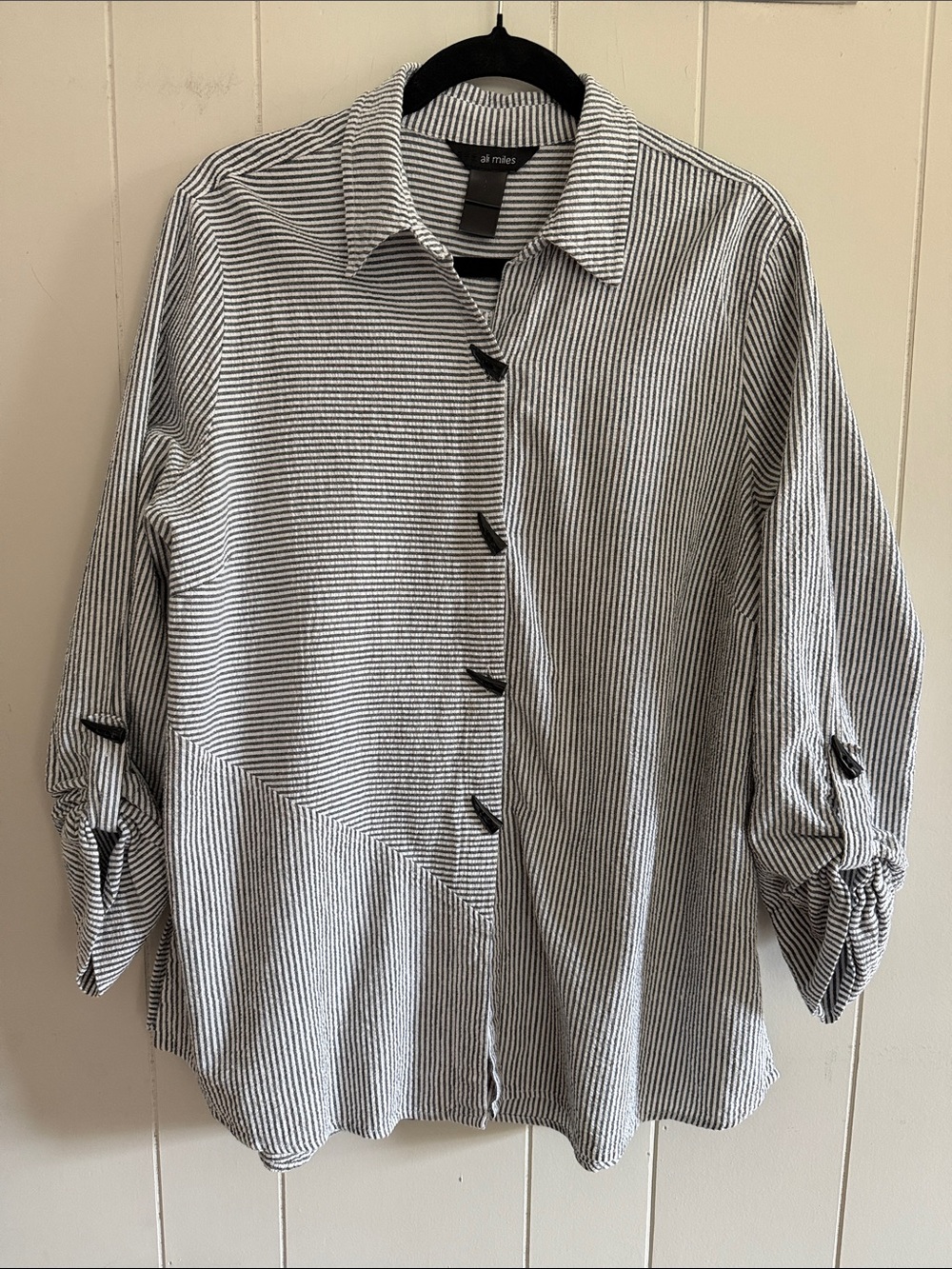 Ali Miles Button Up Striped Top Seersucker Texture Horn Toggle Button Medium